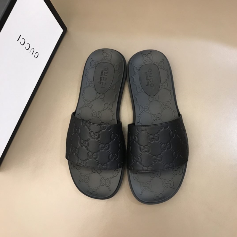 G*u*i slippers